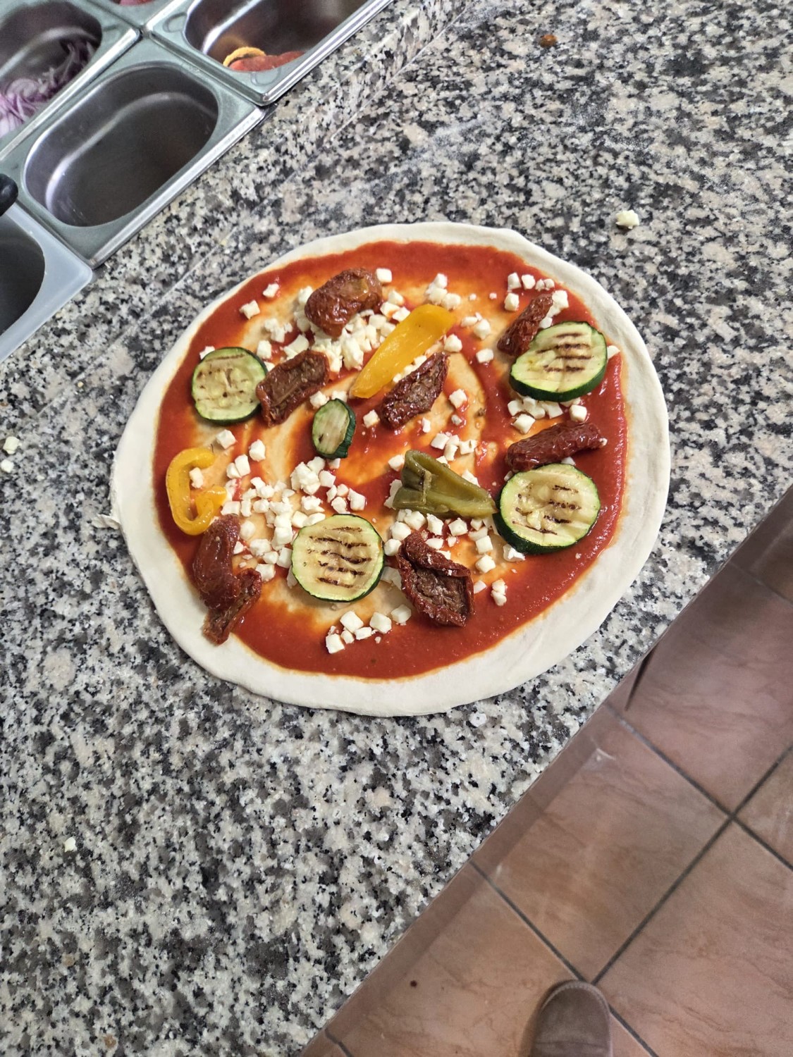 Frisch belegte Pizza in Hildesheim