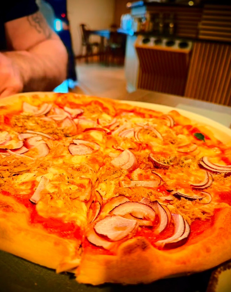 Pizza im Restaurant Hildesheim frisch serviert