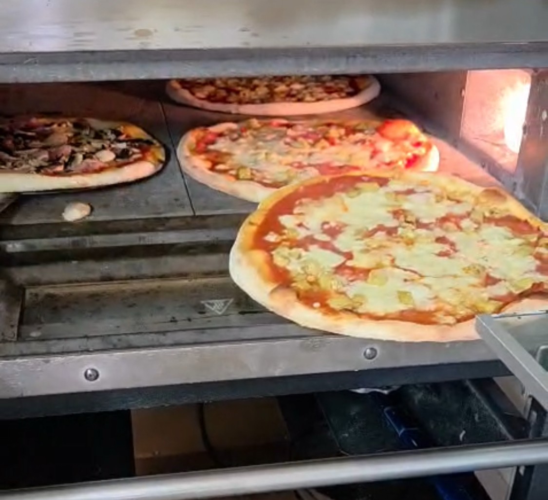 Pizza im Ofen in Hildesheim